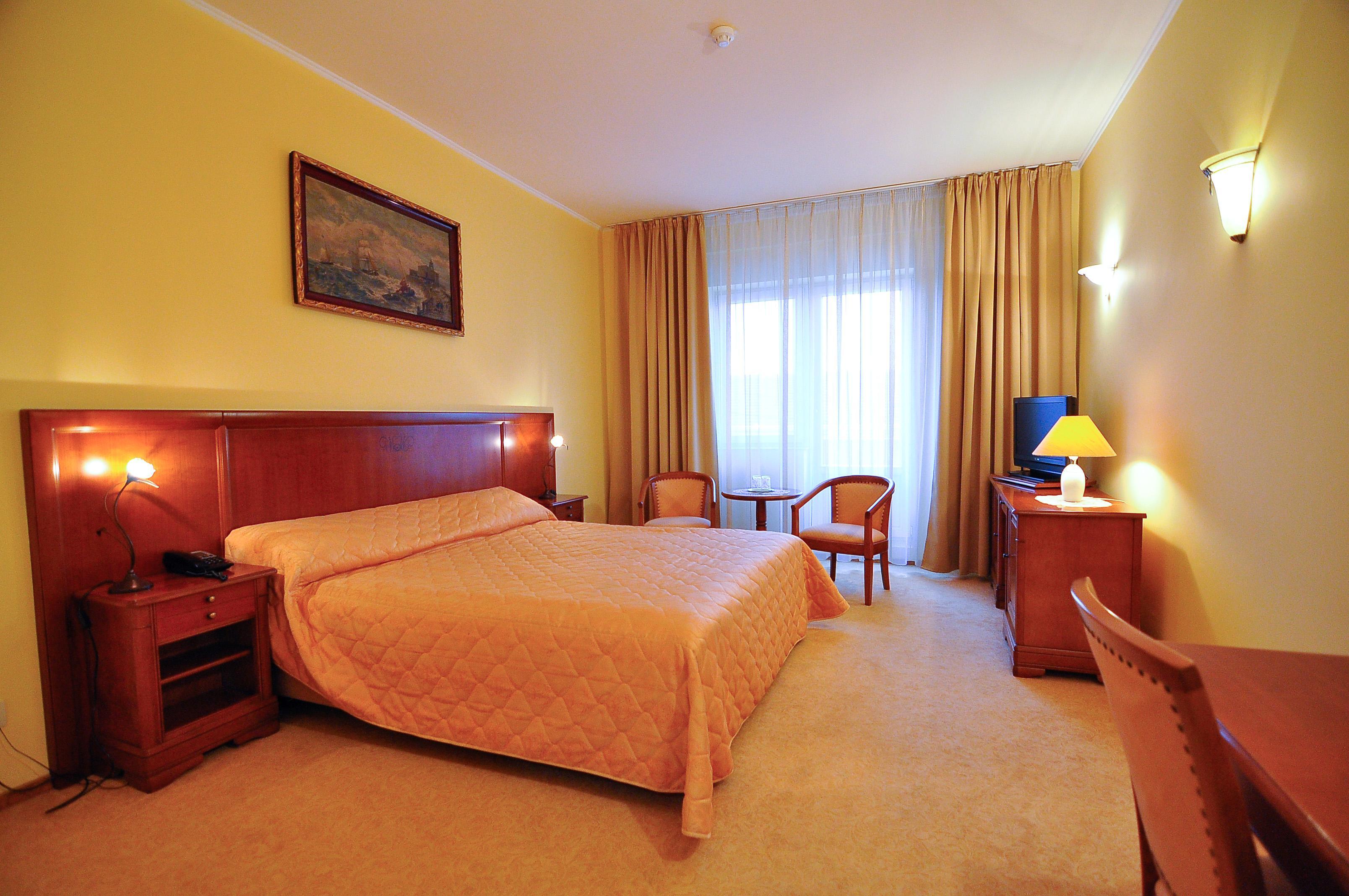 Hotel Maxim Oradea Εξωτερικό φωτογραφία