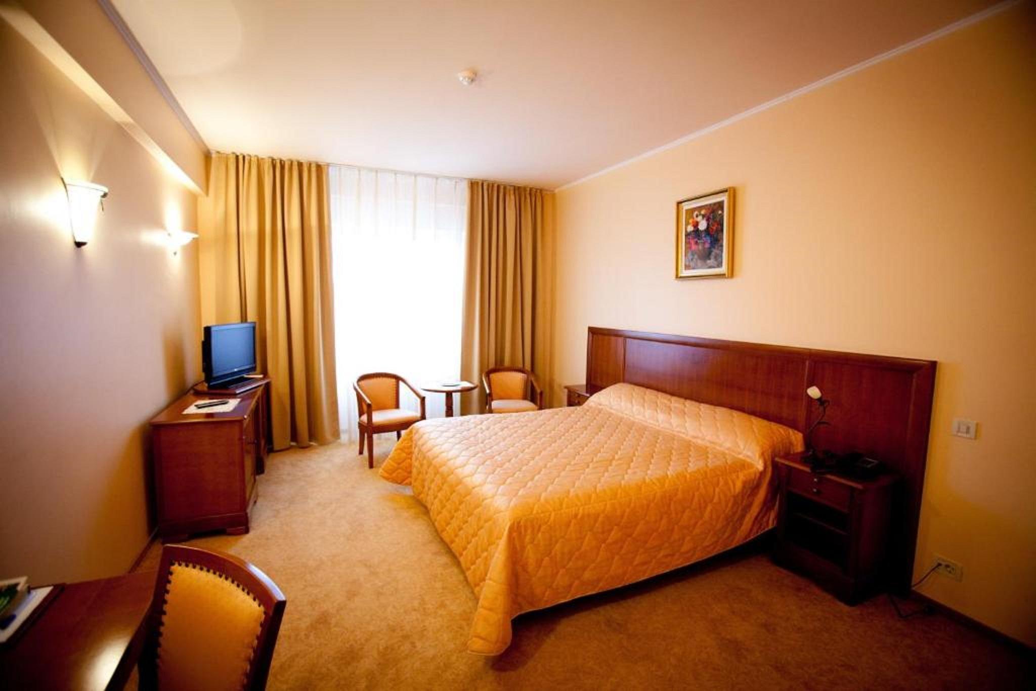 Hotel Maxim Oradea Εξωτερικό φωτογραφία