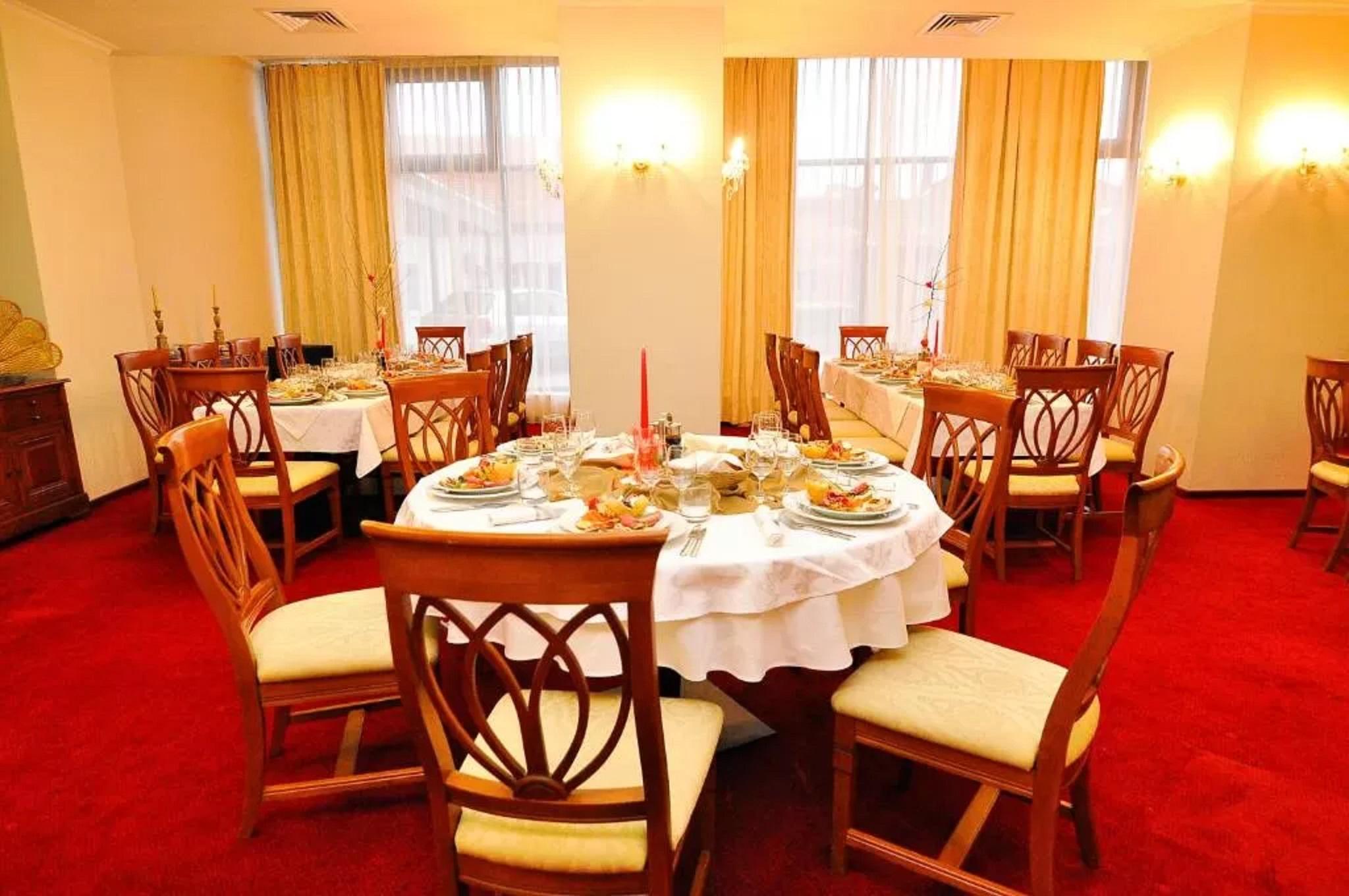 Hotel Maxim Oradea Εξωτερικό φωτογραφία