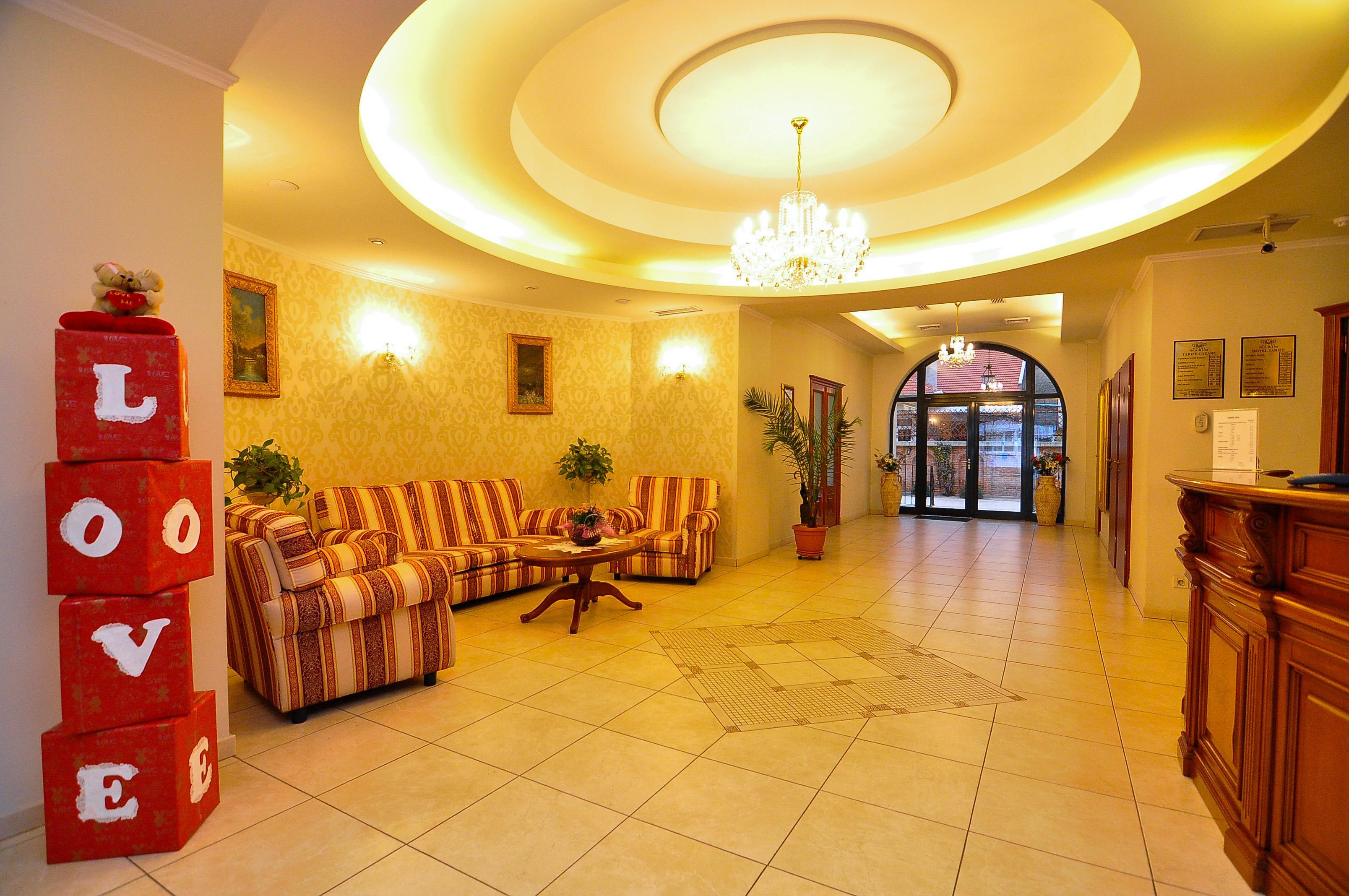 Hotel Maxim Oradea Εξωτερικό φωτογραφία