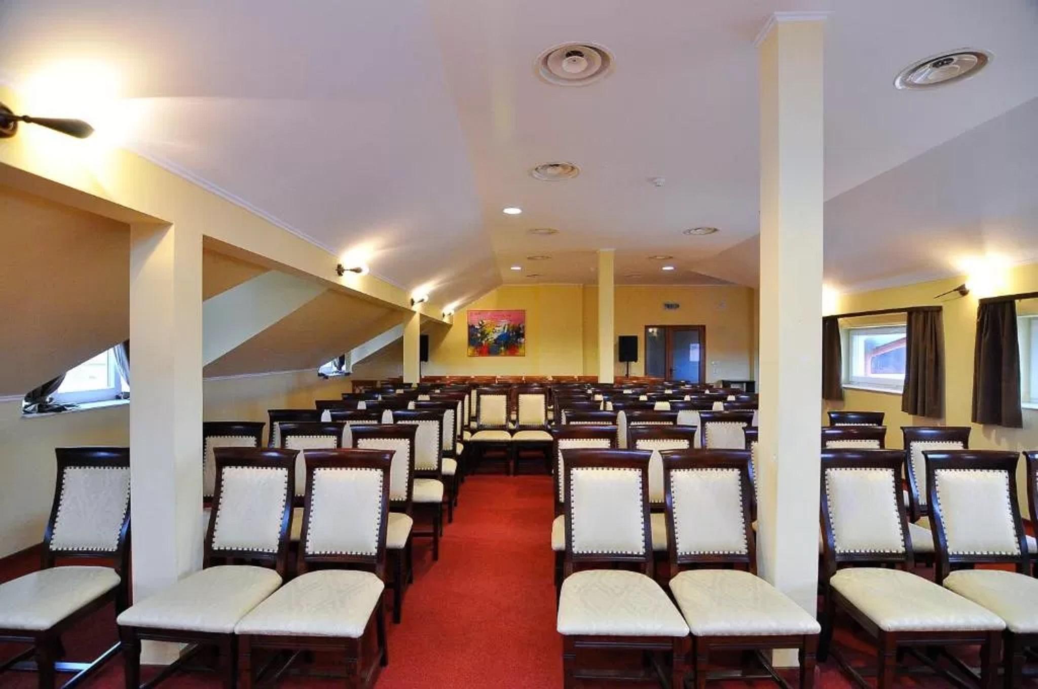 Hotel Maxim Oradea Εξωτερικό φωτογραφία