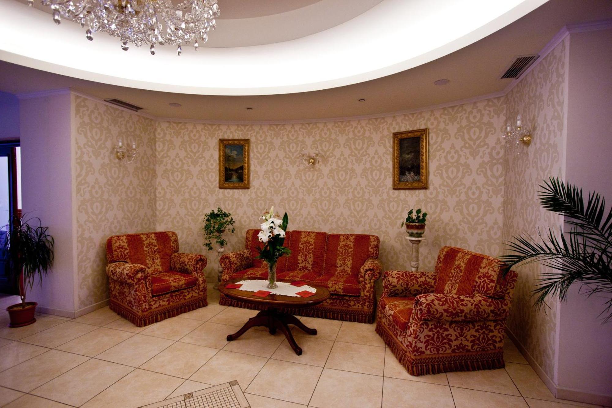Hotel Maxim Oradea Εξωτερικό φωτογραφία