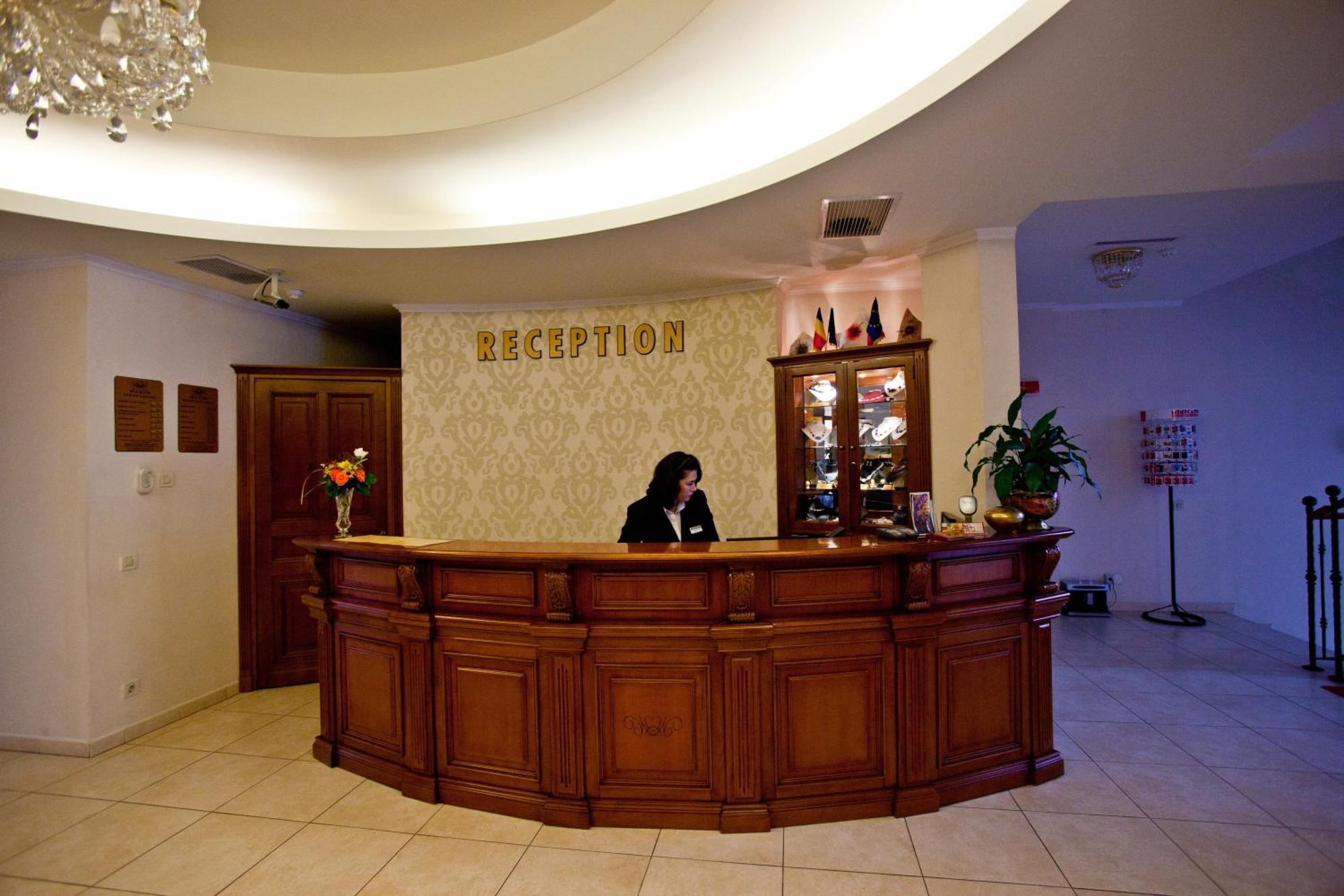 Hotel Maxim Oradea Εξωτερικό φωτογραφία
