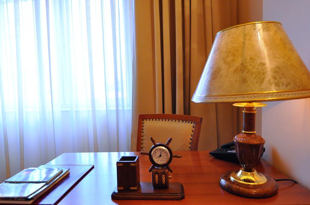 Hotel Maxim Oradea Εξωτερικό φωτογραφία