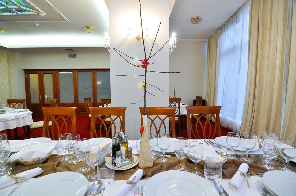 Hotel Maxim Oradea Εξωτερικό φωτογραφία