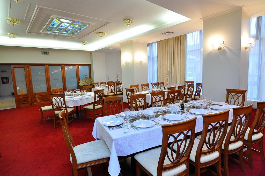 Hotel Maxim Oradea Εξωτερικό φωτογραφία