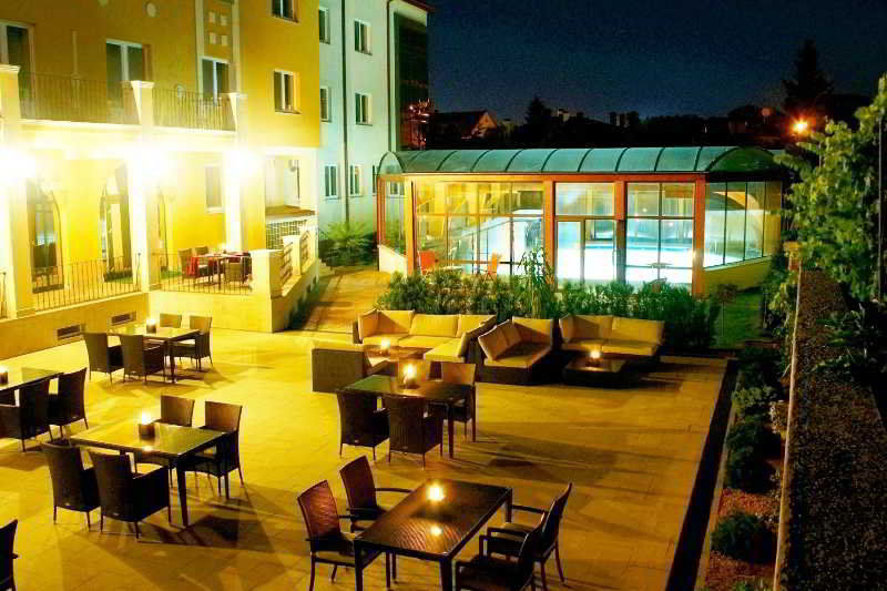 Hotel Maxim Oradea Εξωτερικό φωτογραφία