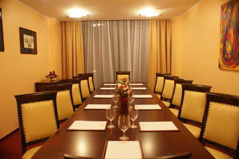 Hotel Maxim Oradea Εξωτερικό φωτογραφία