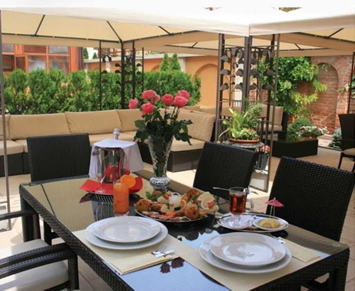Hotel Maxim Oradea Εξωτερικό φωτογραφία